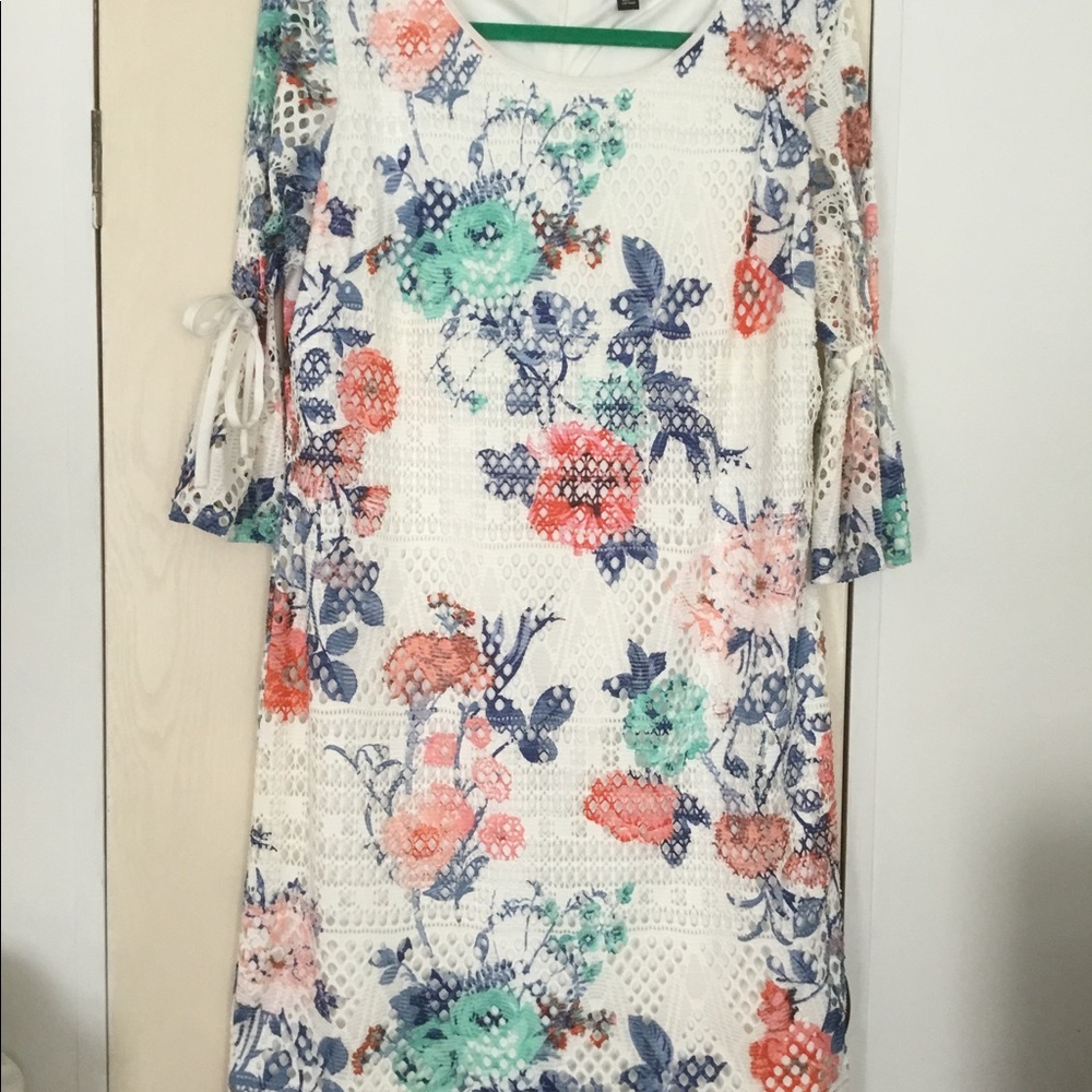 R&K Dress with flowers and Puffy sleeves
